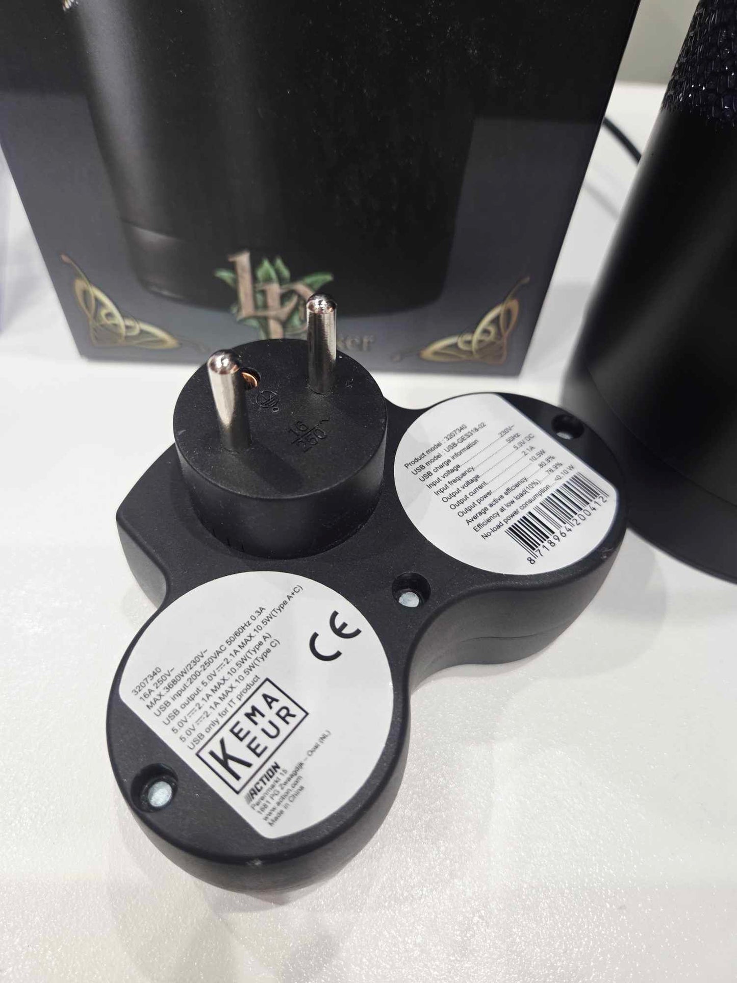 Prise manquante - Lampe arôme " Moon Gazing Hares " par Lisa Parker