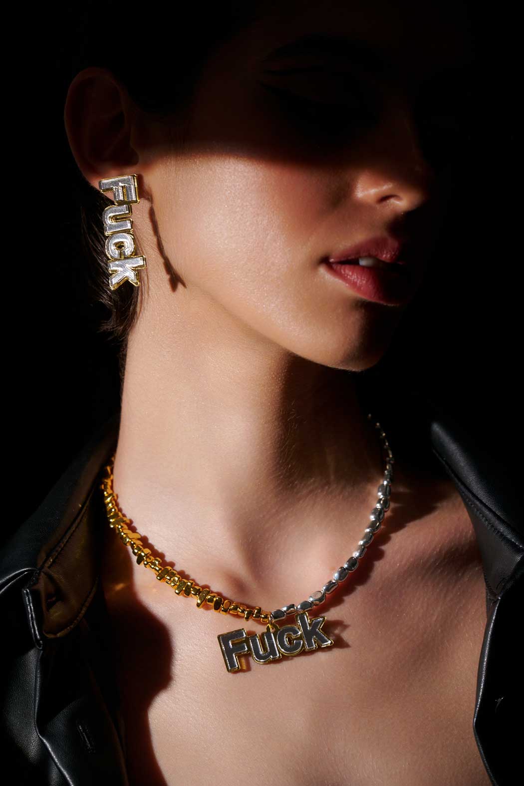 Ensemble de collier et boucle d'oreille fuck