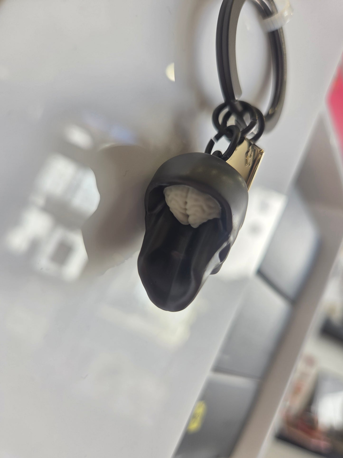 Porte clé metalmorphose tête de mort rock et carte 3D en métal massif gothic