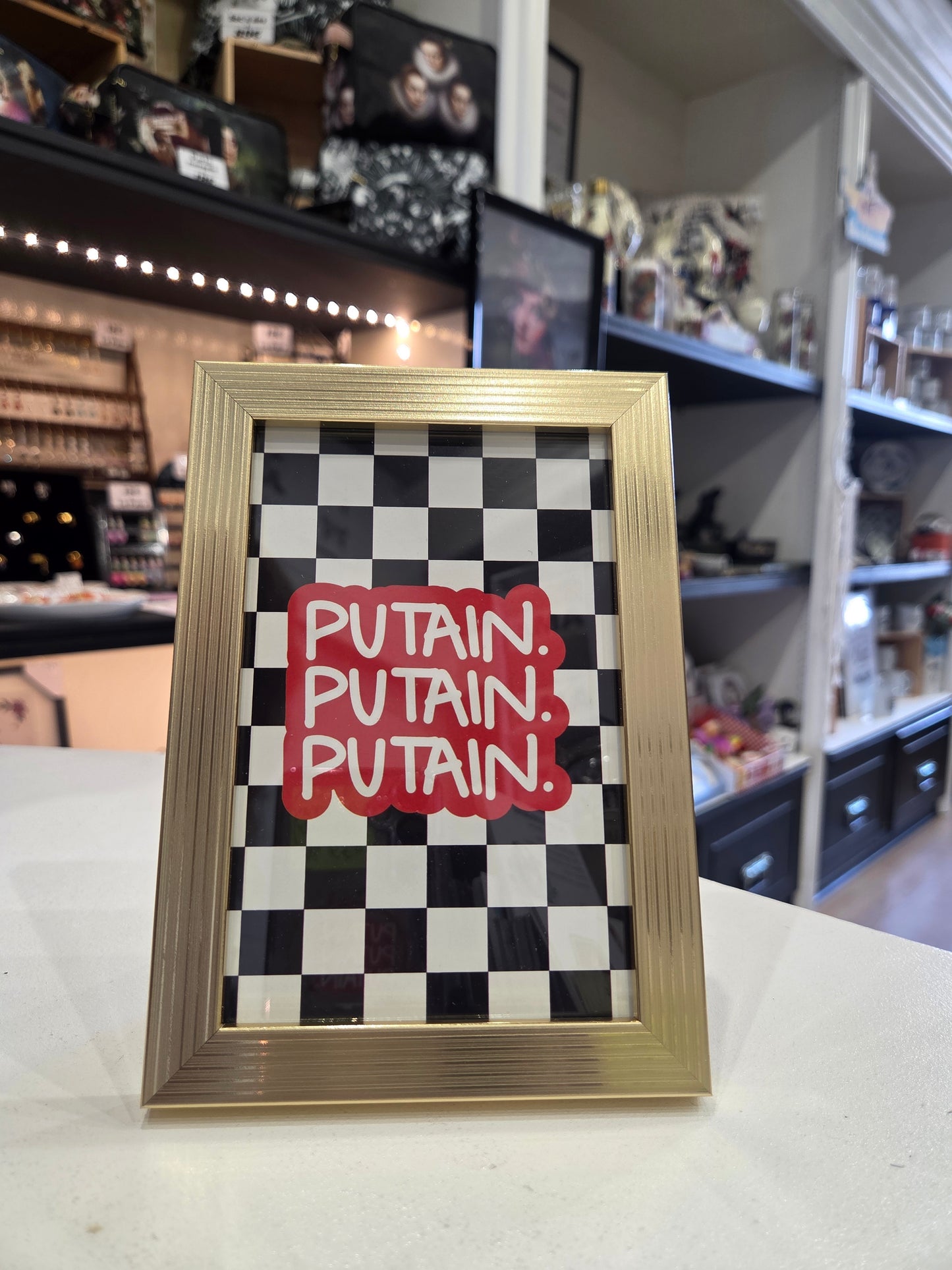 Cadre doré " putain " a damier noir et blanc
