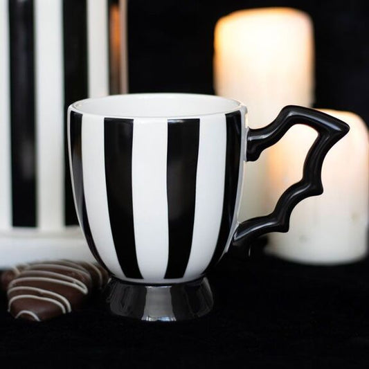Mug / tasse a rayre et anse aille de chauve souris style tim burton