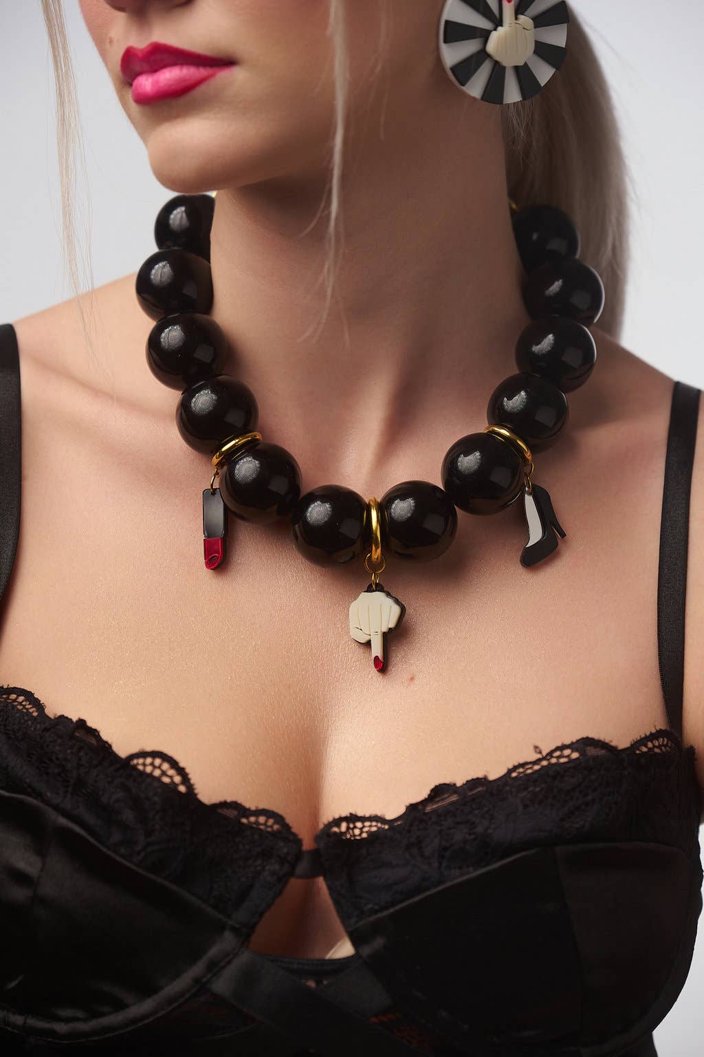 collier-perle-noir-barbie-fuck-rock-n-roll-1