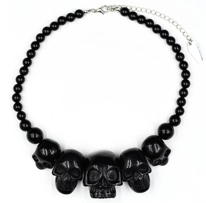 Collier gothique  noir avec cinq têtes de mort et perles en résine Kreepsville 666