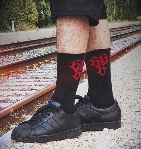 Chaussette Hyraw 666 noir et rouge