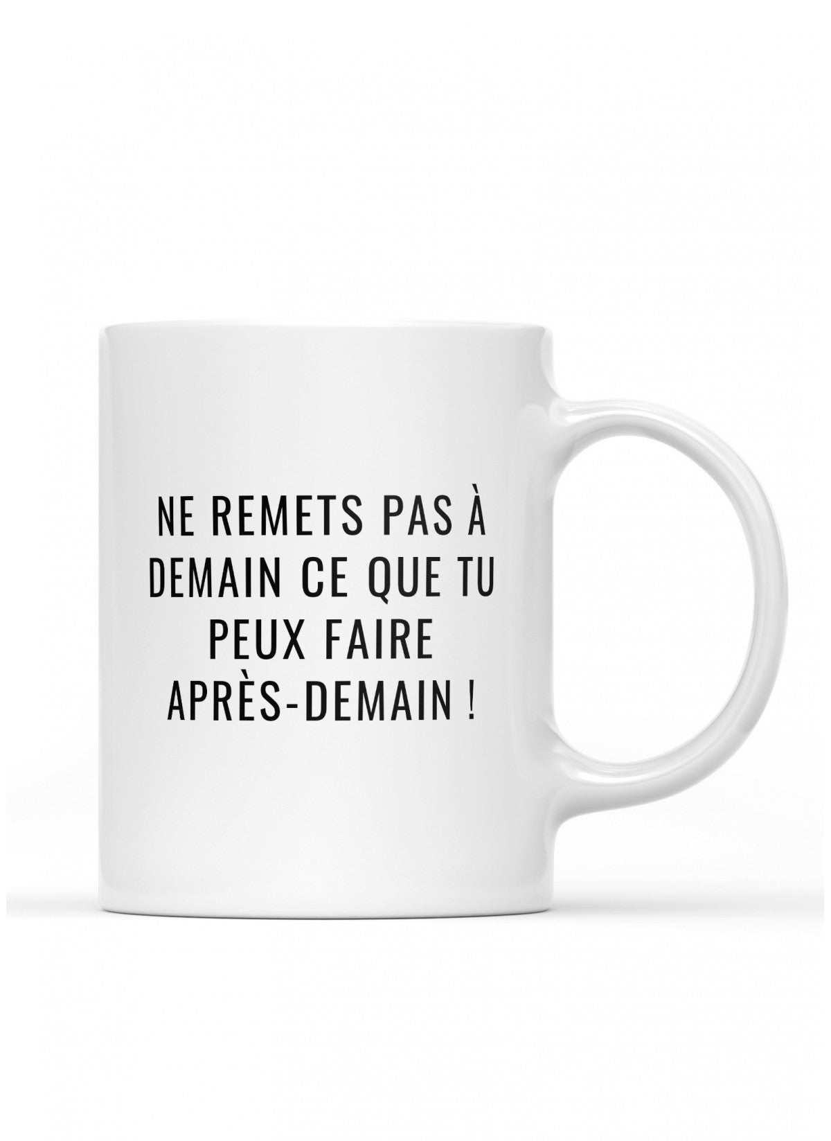Mug / tasse humoristique " Ne remet jamais a demain ce que tu peux faire après demain ! "